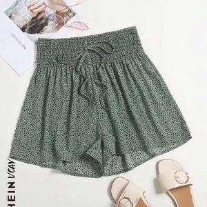 Shein Tie High-Waisted Shorts, Size M/6, Green w/blacks dots